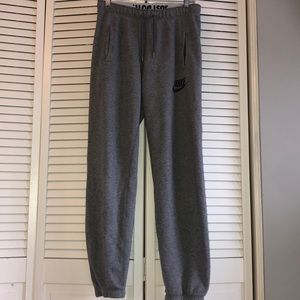 SIMPLE GREY NIKE JOGGERS
